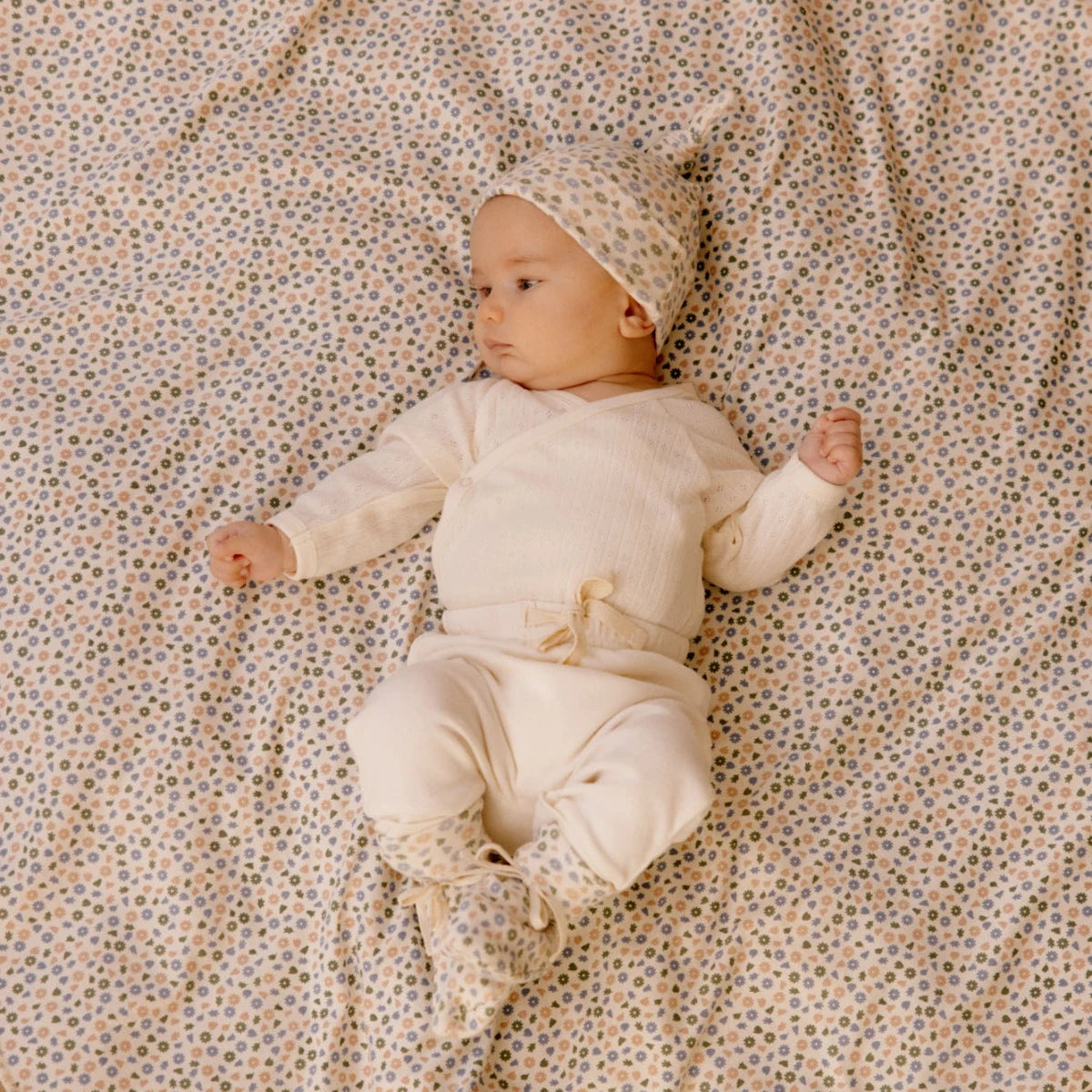 Nature Baby Organic Cotton Wrap - Chamomile Blooms Print