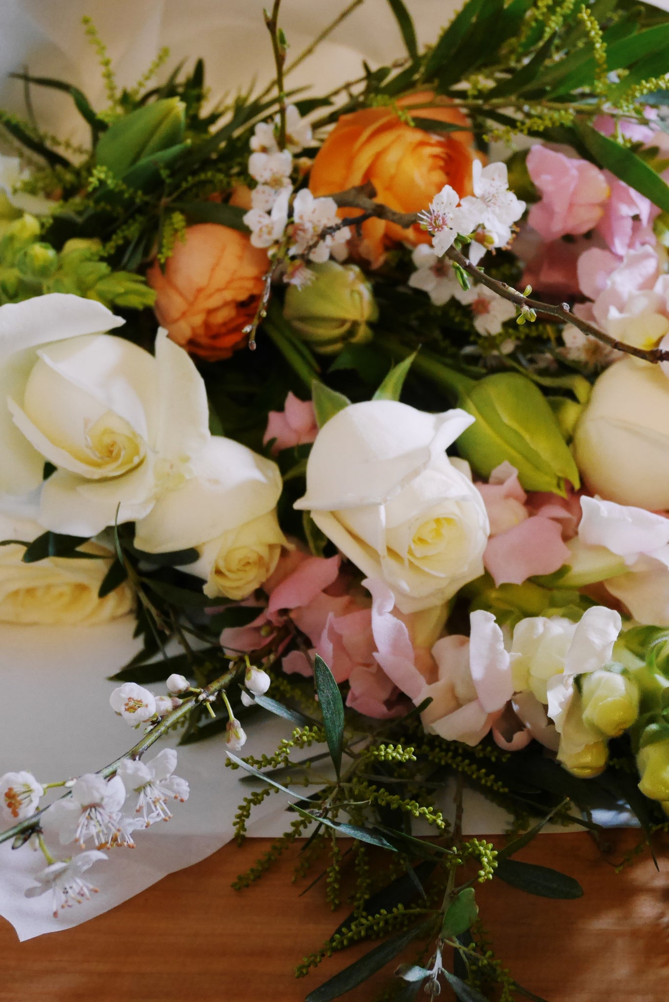 Seasonal bunch of fresh flowers - large