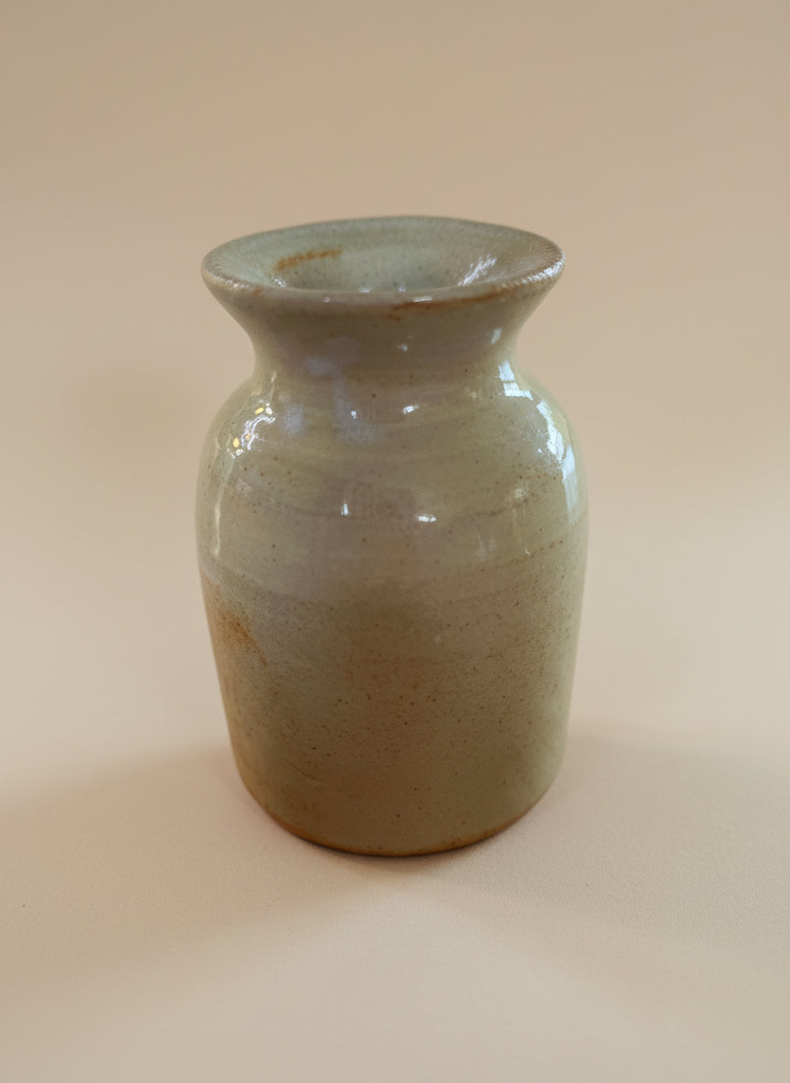 Glen Barris Bud Vase - Lips