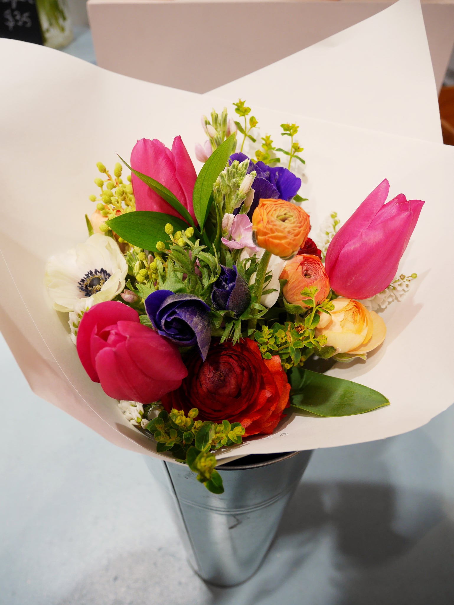 Seasonal bunch of fresh flowers - small