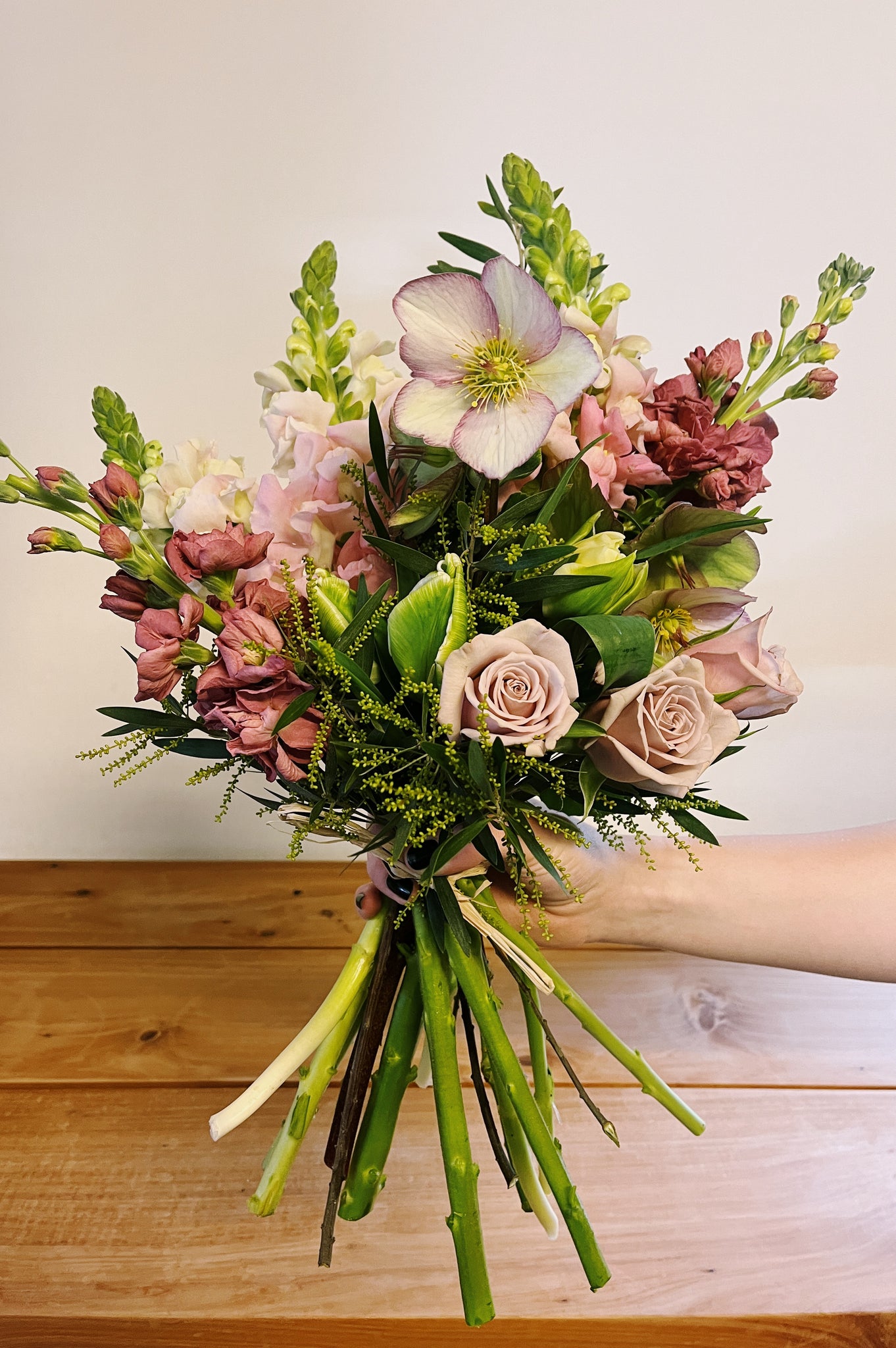 Seasonal bunch of fresh flowers - small