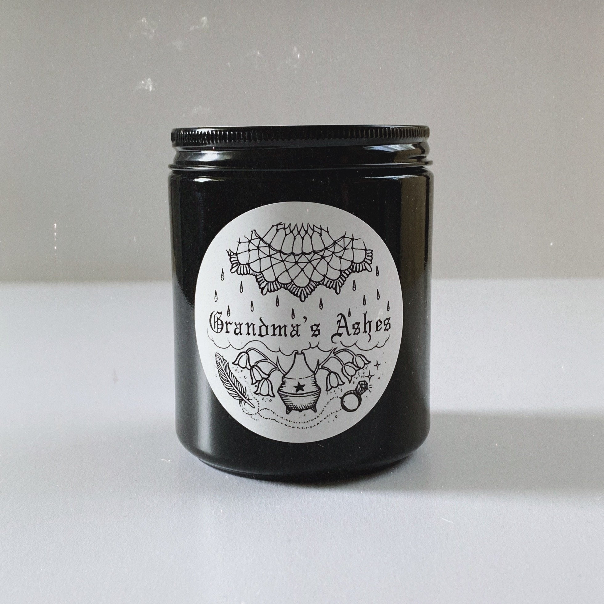 Lilith's Wicks x Darling Darklings Basic Witch Candle 200ml - Grandma's Ashes